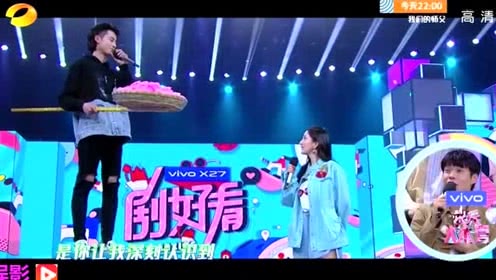 Dylan Wang and Yang Mi Recreate Petal Scene From “The Great Craftsman” on Reality Show “Happy Camp”